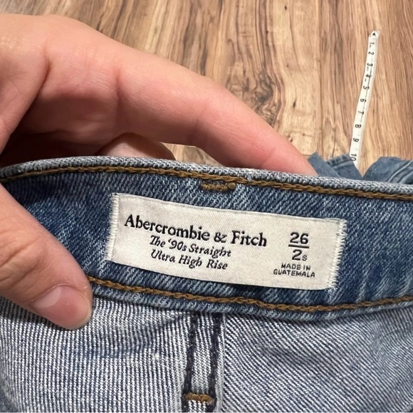Abercrombie & Fitch Ultra High Rise 90s Straight Jean - Picture 5 of 8